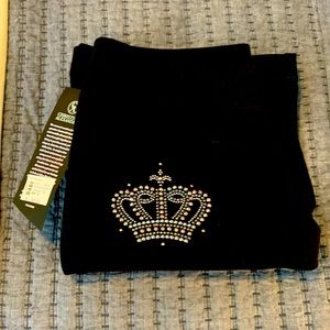 Brand new athleisure slightly flared pants, size small.